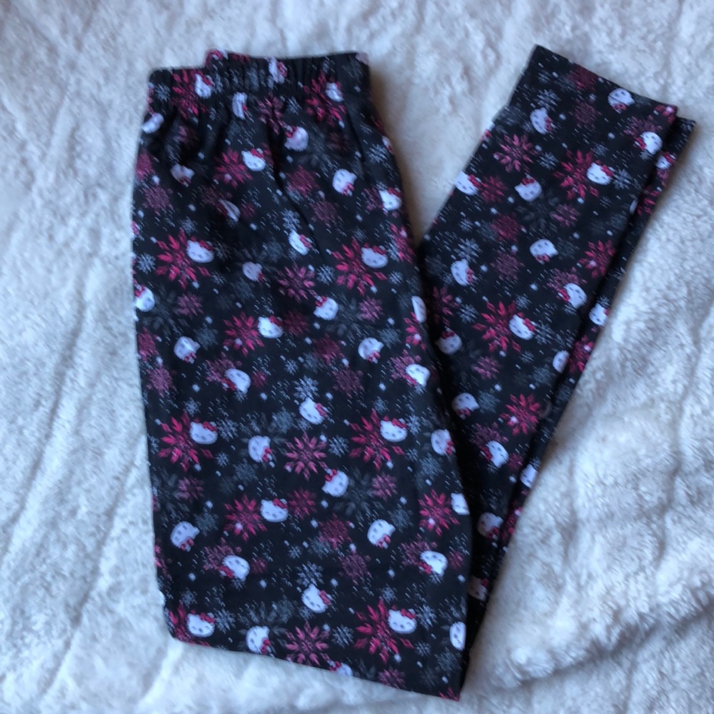 Adorable Hello Kitty Set - Picture 2 of 4